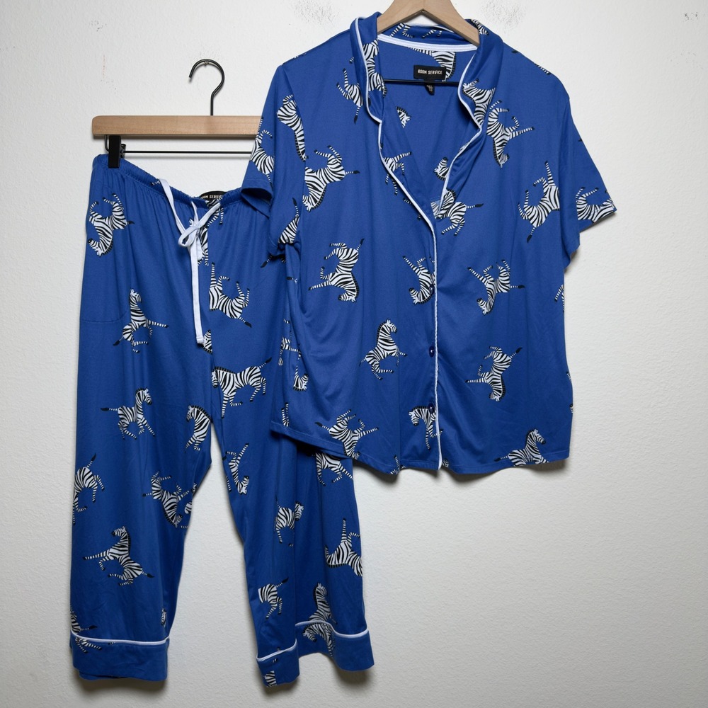 Room Service Womens Pajama Set Large Blue Zebra Print Short Sleeve Crop Pants